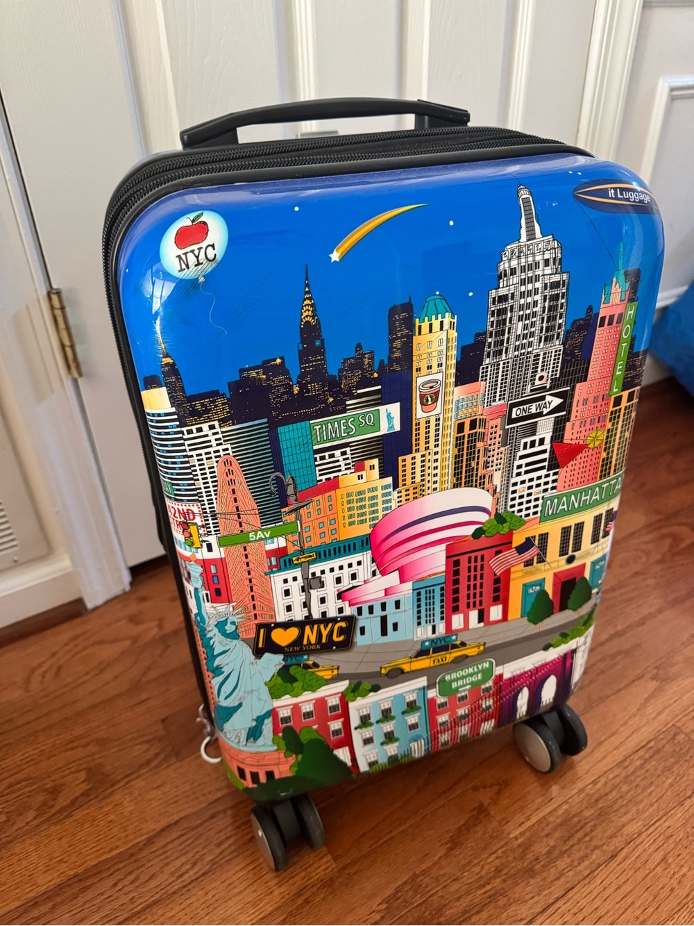 Kids it Luggage 22” NYC Hardside Spinner Suitcase